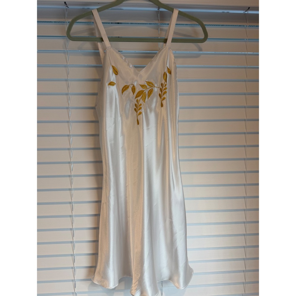 Val Mode Lingerie White Satin Chemise Nightgown Gold Leaf Embroidery Small